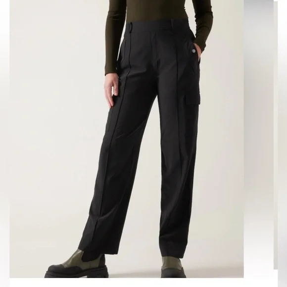 Athleta Women's Vienna Black Lightweight Pull on Cargo Pants Size 14